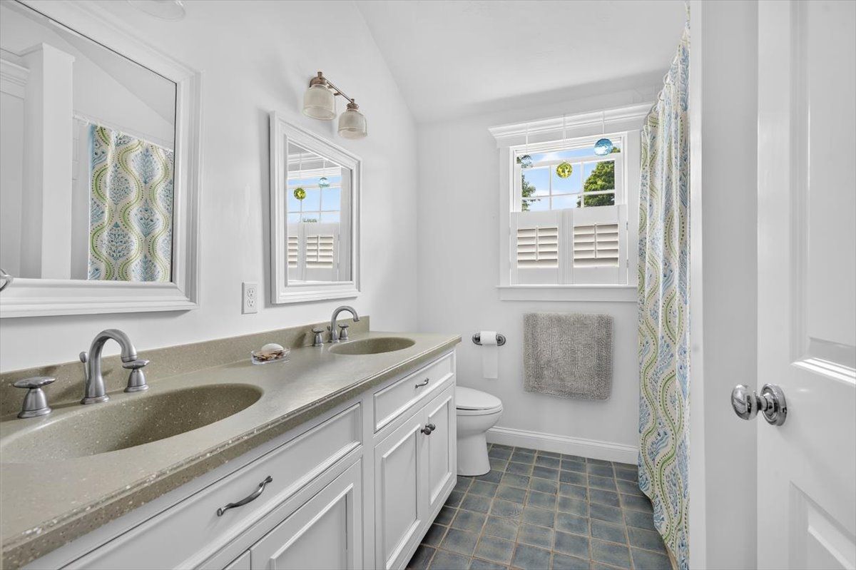 2nd Floor Full Bath